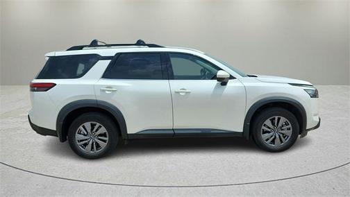 2023 Nissan Pathfinder SV