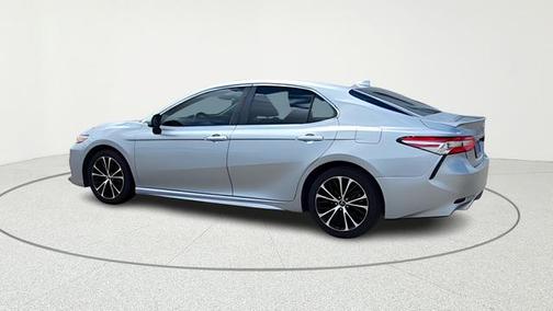 Celestial Silver Metallic 2019 Toyota Camry SE