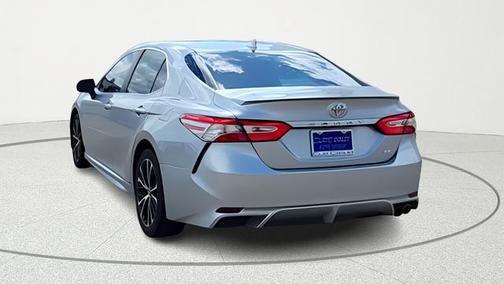 Celestial Silver Metallic 2019 Toyota Camry SE