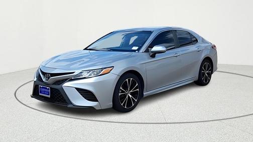 Celestial Silver Metallic 2019 Toyota Camry SE