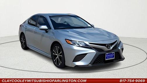 Celestial Silver Metallic 2019 Toyota Camry SE