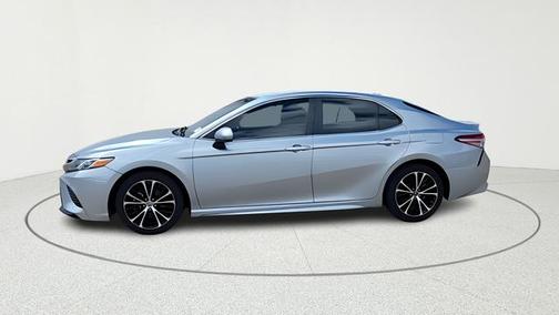 Celestial Silver Metallic 2019 Toyota Camry SE