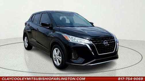 Super Black 2024 Nissan Kicks S