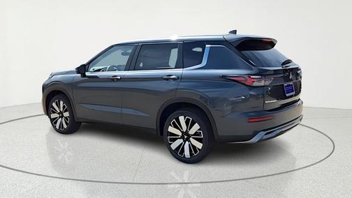 Graphite Gray 2026 Mitsubishi Outlander LE