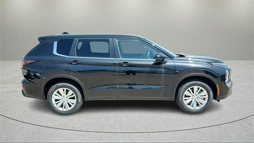 2025 Mitsubishi Outlander ES