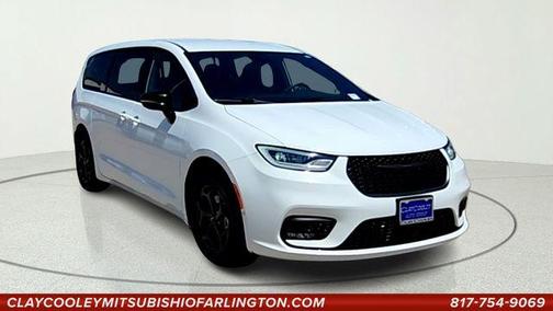 Bright White Clearcoat 2024 Chrysler Pacifica Hybrid Select