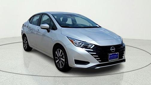 Brilliant Silver Metallic 2023 Nissan Versa 1.6 SV