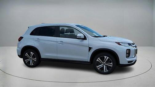 Diamond White 2026 Mitsubishi Outlander Sport 2.0 SE