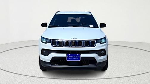 Bright White Clearcoat 2024 Jeep Compass Latitude
