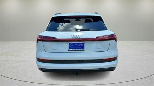 2022 Audi e-tron Premium Plus
