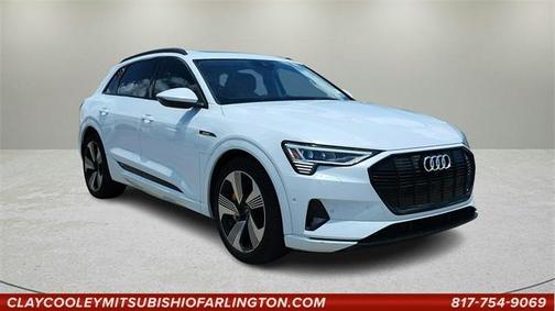 2022 Audi e-tron Premium Plus