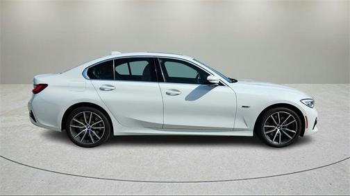 2022 BMW 330e xDrive