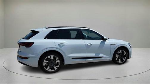 2021 Audi e-tron Premium