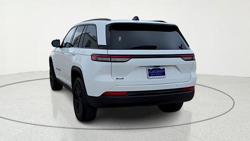 Bright White Clearcoat 2024 Jeep Grand Cherokee Laredo