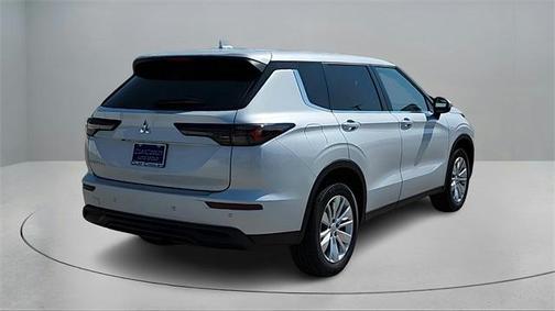 2025 Mitsubishi Outlander ES