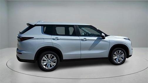 2025 Mitsubishi Outlander ES