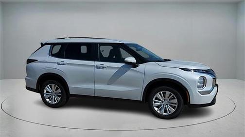 2025 Mitsubishi Outlander ES