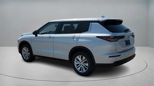 2025 Mitsubishi Outlander ES