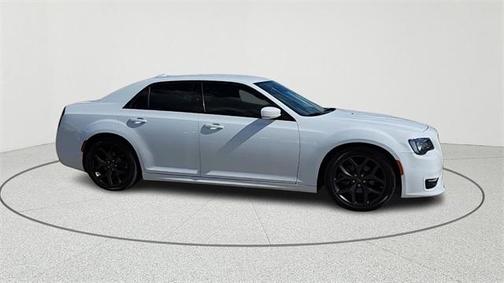 2022 Chrysler 300 Touring L