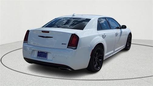 2022 Chrysler 300 Touring L