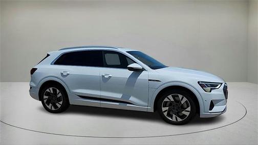 2021 Audi e-tron Premium Plus