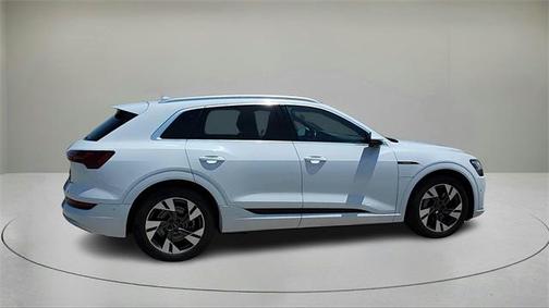 2021 Audi e-tron Premium Plus