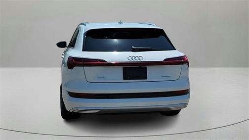 2021 Audi e-tron Premium Plus
