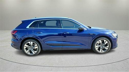 2022 Audi e-tron Premium
