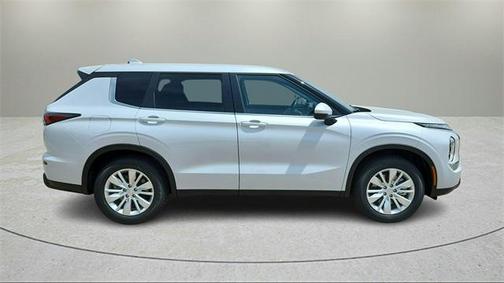 2025 Mitsubishi Outlander ES