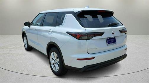 2025 Mitsubishi Outlander ES