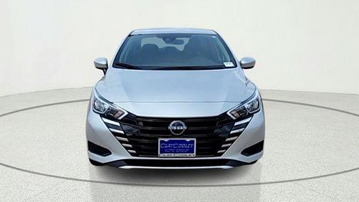 Brilliant Silver Metallic 2023 Nissan Versa 1.6 SV