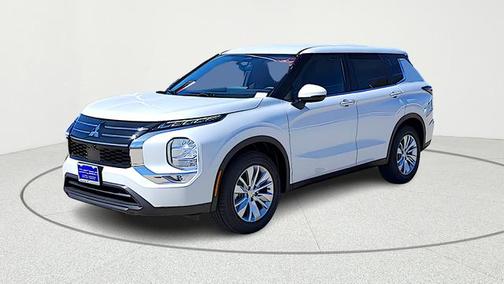 Diamond White 2026 Mitsubishi Outlander ES