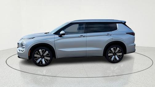 Silver Metallic 2026 Mitsubishi Outlander SEL