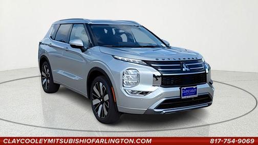 Silver Metallic 2026 Mitsubishi Outlander SEL