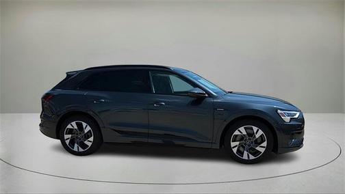 2022 Audi e-tron Premium