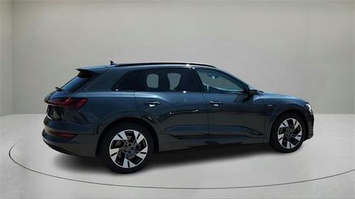 2022 Audi e-tron Premium