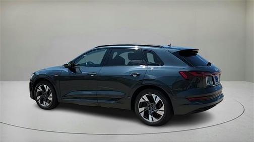 2022 Audi e-tron Premium
