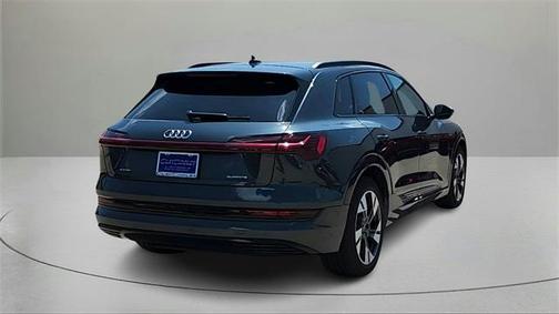 2022 Audi e-tron Premium