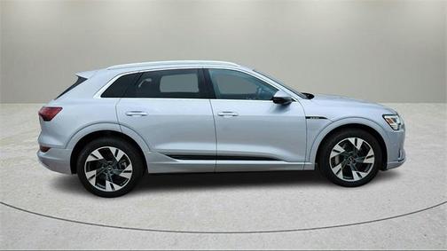 2021 Audi e-tron Premium Plus