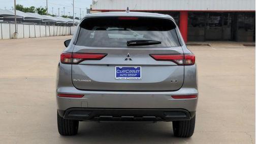 Mercury Gray Metallic 2023 Mitsubishi Outlander SE