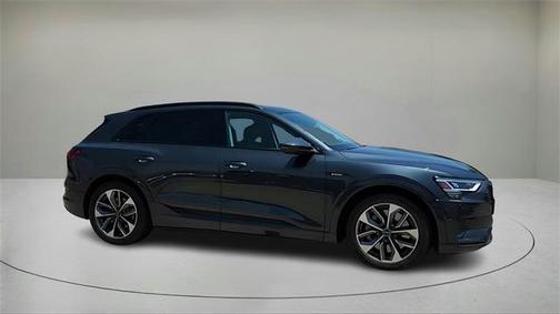 2021 Audi e-tron Premium Plus