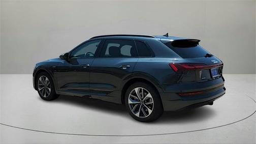 2021 Audi e-tron Premium Plus