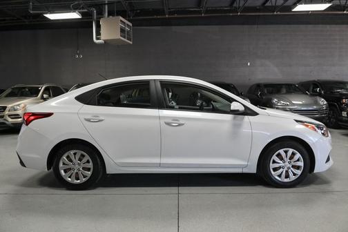 Frost White Pearl 2018 Hyundai Accent SE
