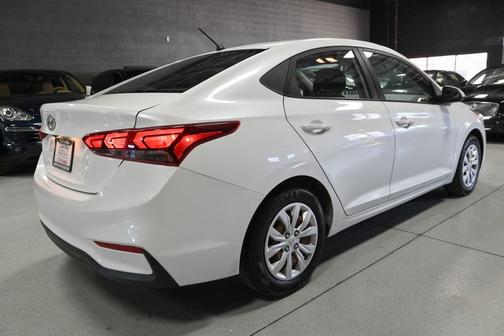 Frost White Pearl 2018 Hyundai Accent SE