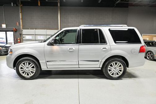 2011 Lincoln Navigator Base