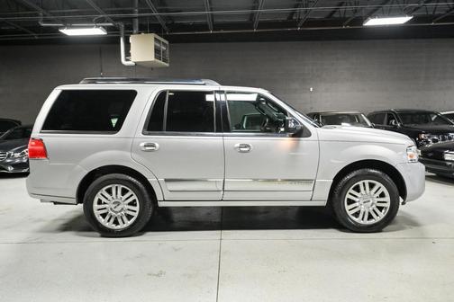 2011 Lincoln Navigator Base