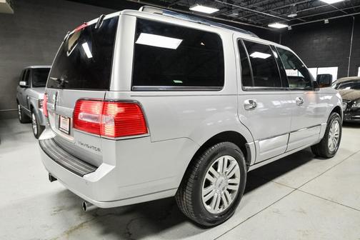 2011 Lincoln Navigator Base