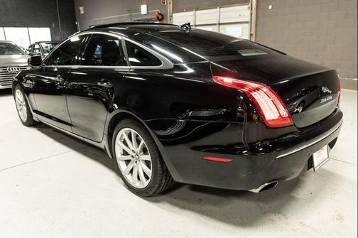 2013 Jaguar XJ Base