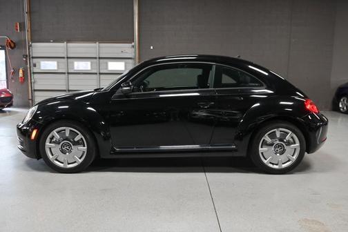 Black Uni 2012 Volkswagen Beetle 2.5L