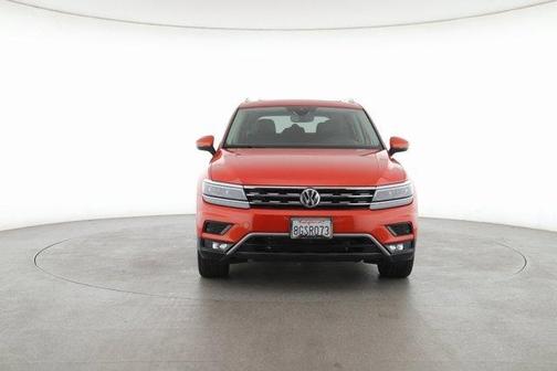 Photo 4 of 29 of 2018 Volkswagen Tiguan 2.0T SEL Premium